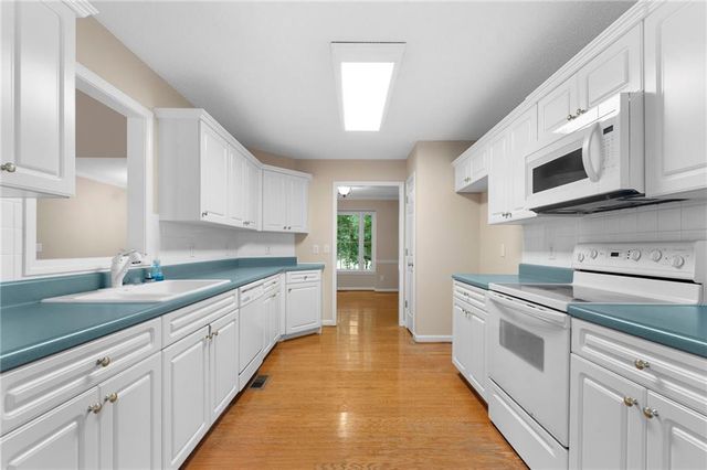 12 Lamplighter Cove NW, Cartersville, GA 30120