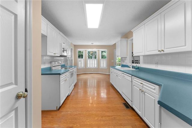 12 Lamplighter Cove NW, Cartersville, GA 30120