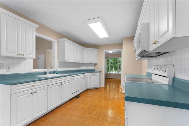 12 Lamplighter Cove NW, Cartersville, GA 30120