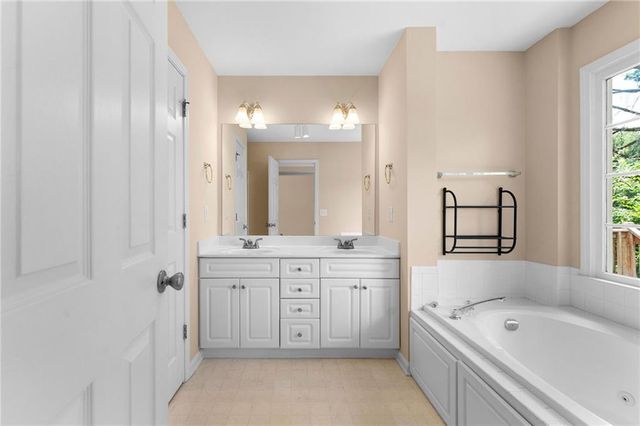 12 Lamplighter Cove NW, Cartersville, GA 30120