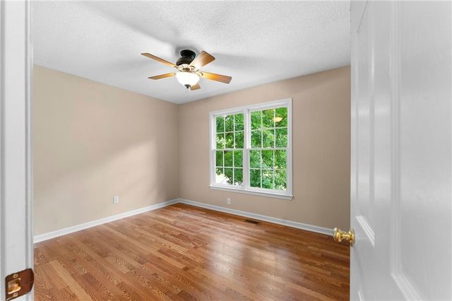 12 Lamplighter Cove NW, Cartersville, GA 30120