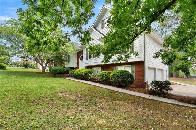 12 Lamplighter Cove NW, Cartersville, GA 30120
