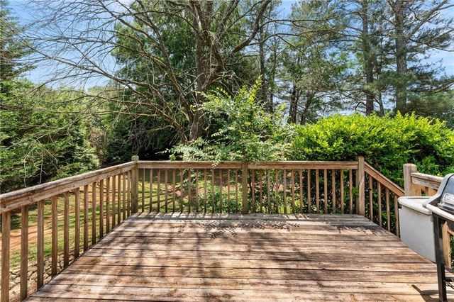 12 Lamplighter Cove NW, Cartersville, GA 30120