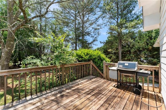 12 Lamplighter Cove NW, Cartersville, GA 30120