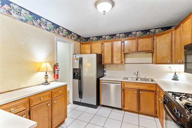 232 Laurel Street, Lake Jackson, TX 77566