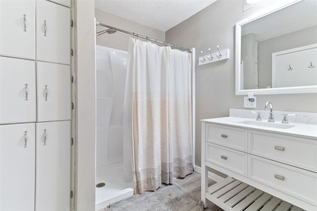 232 Laurel Street, Lake Jackson, TX 77566