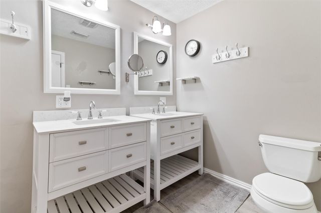 232 Laurel Street, Lake Jackson, TX 77566