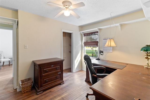 232 Laurel Street, Lake Jackson, TX 77566