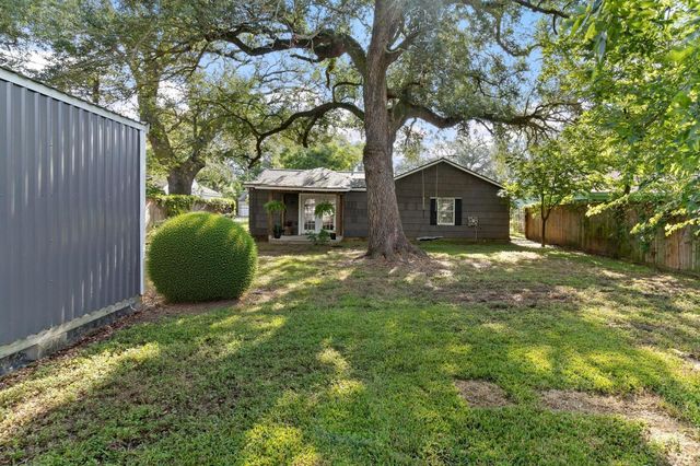 232 Laurel Street, Lake Jackson, TX 77566