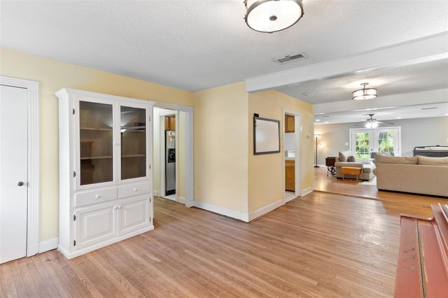 232 Laurel Street, Lake Jackson, TX 77566