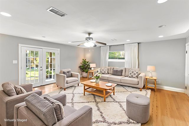 232 Laurel Street, Lake Jackson, TX 77566