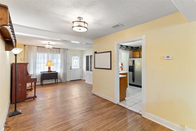 232 Laurel Street, Lake Jackson, TX 77566