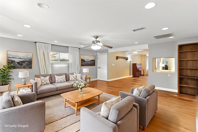 232 Laurel Street, Lake Jackson, TX 77566