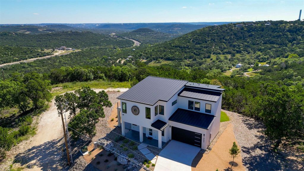 8621 Nina LN, Jonestown, TX 78645