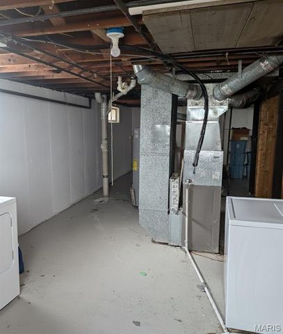 830 Loekes Drive, Florissant, MO 63031