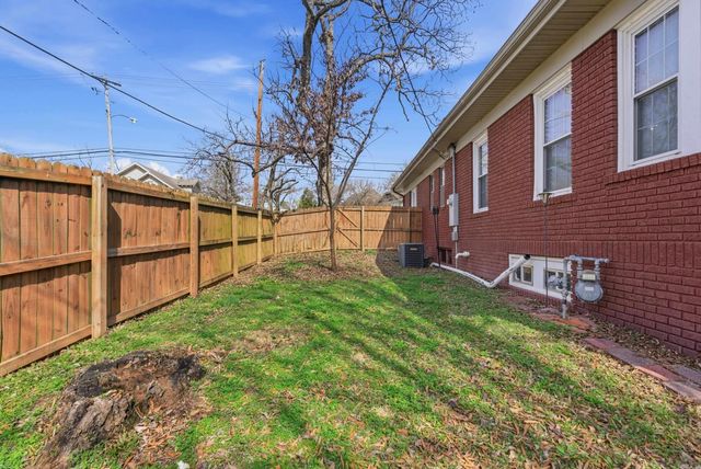 3221 W Markham Street, Little Rock, AR 72205