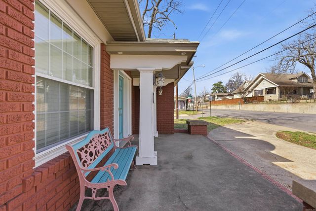3221 W Markham Street, Little Rock, AR 72205