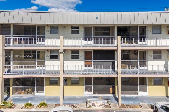 300 Layne Blvd 311, Hallandale Beach, FL 33009