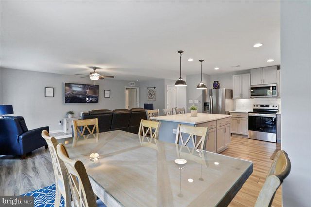 154 STAGER AVE, Falling Waters, WV 25419