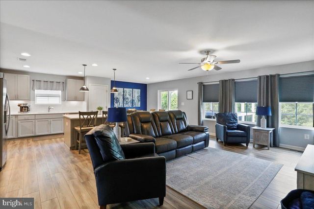 154 STAGER AVE, Falling Waters, WV 25419