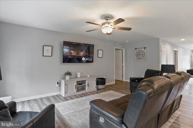 154 STAGER AVE, Falling Waters, WV 25419