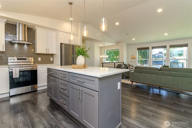 6109 50 St Court W, University Place, WA 98467