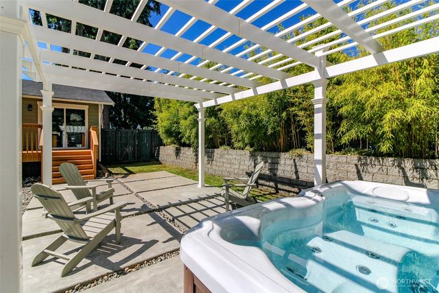 6109 50 St Court W, University Place, WA 98467