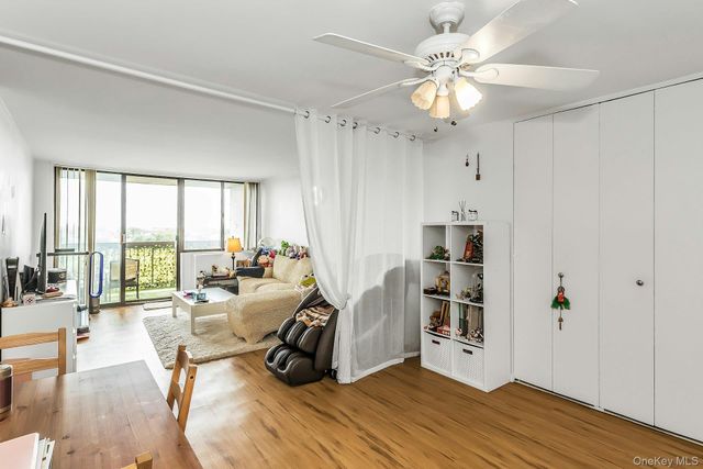 2 Bay Club 11 F, Bayside, NY 11360