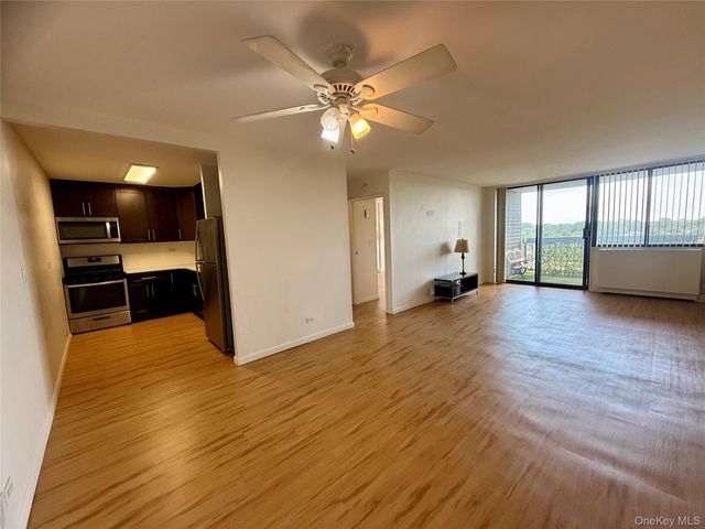 2 Bay Club 11 F, Bayside, NY 11360
