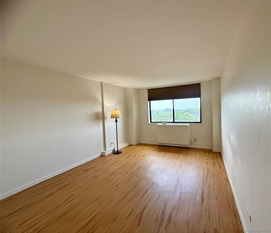 2 Bay Club 11 F, Bayside, NY 11360