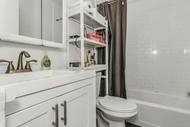 2 Bay Club 11 F, Bayside, NY 11360