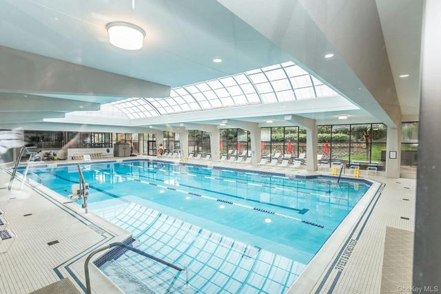 2 Bay Club 11 F, Bayside, NY 11360