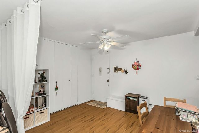 2 Bay Club 11 F, Bayside, NY 11360