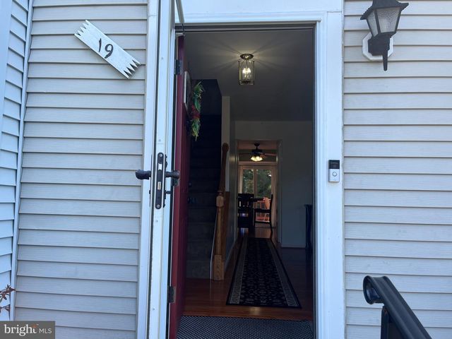 19 APPLEGRATH CT, Germantown, MD 20876