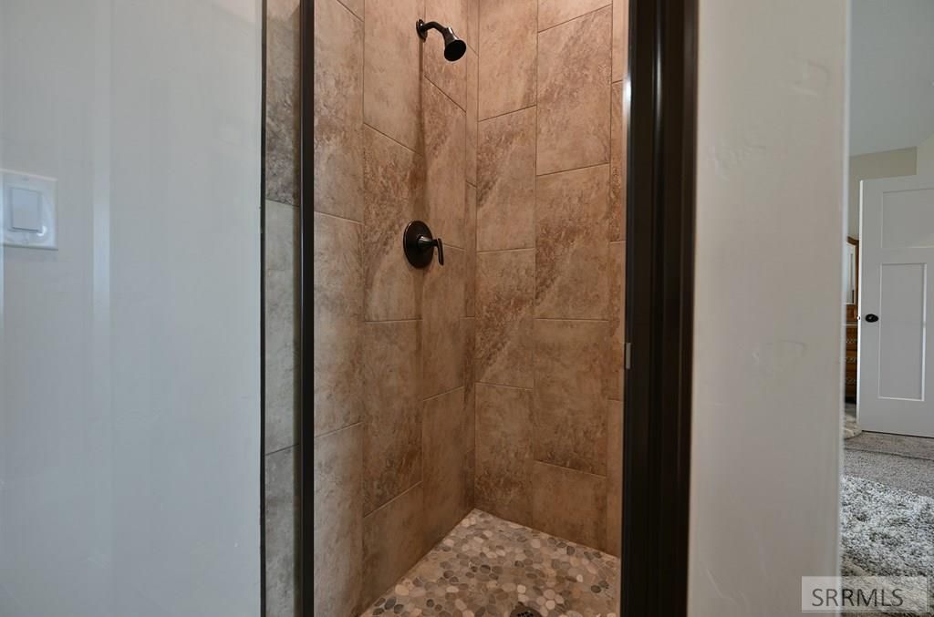 Image 10 of property listing at 4922 Torcello Drive, Ammon, ID 83406