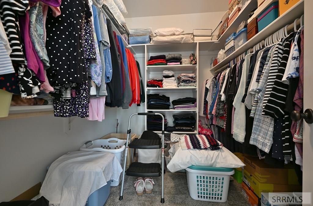 Image 12 of property listing at 4922 Torcello Drive, Ammon, ID 83406