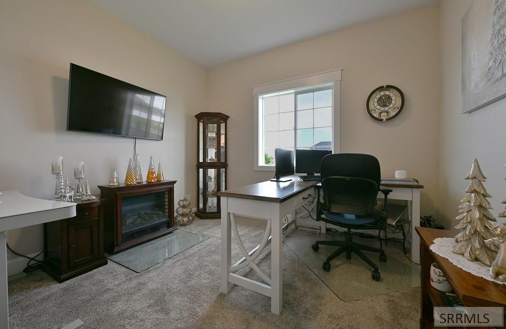 Image 13 of property listing at 4922 Torcello Drive, Ammon, ID 83406