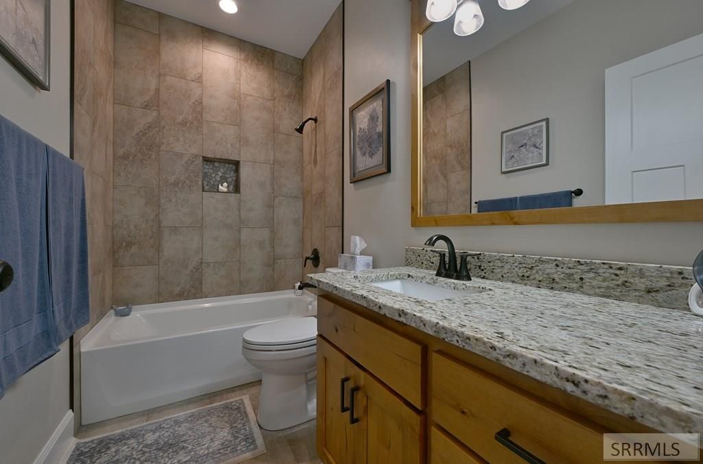 Image 15 of property listing at 4922 Torcello Drive, Ammon, ID 83406