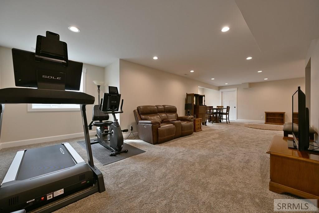 Image 17 of property listing at 4922 Torcello Drive, Ammon, ID 83406