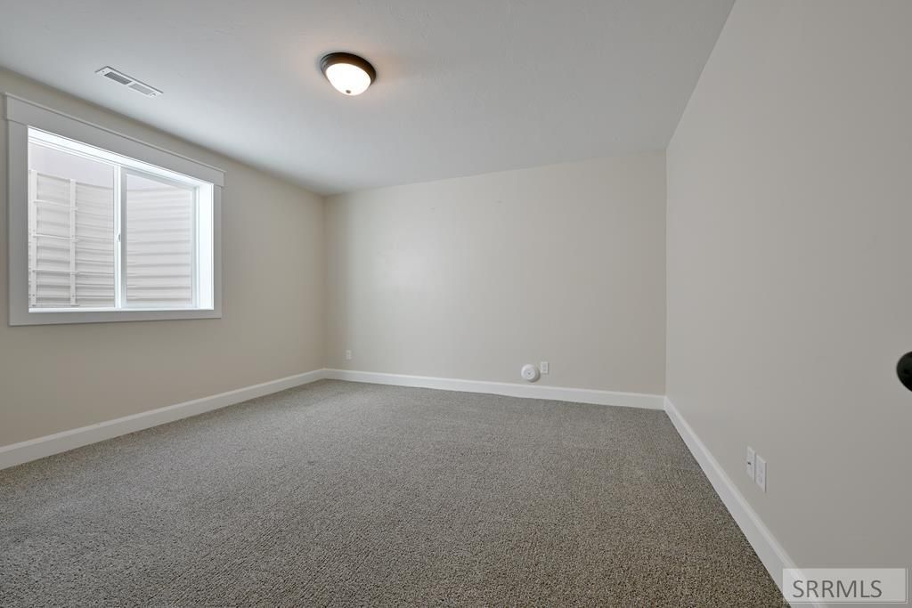 Image 36 of property listing at 4922 Torcello Drive, Ammon, ID 83406