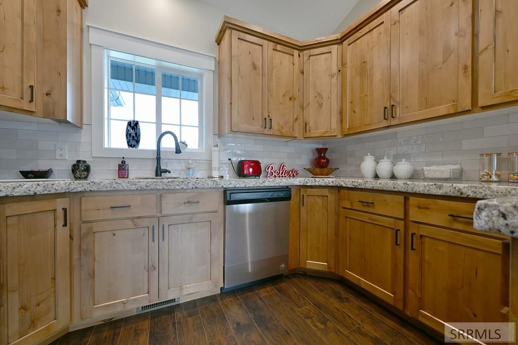 Image 6 of property listing at 4922 Torcello Drive, Ammon, ID 83406