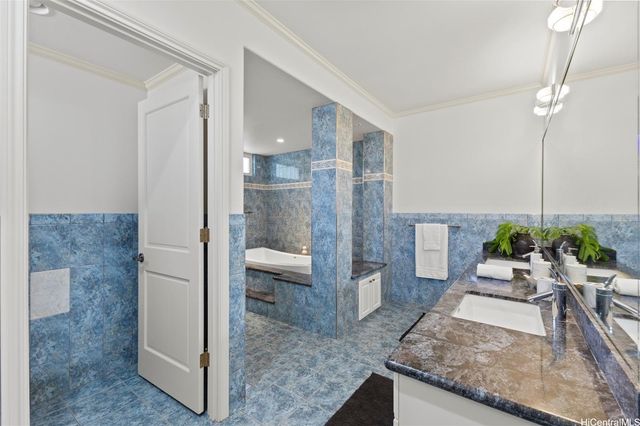 910 Hunakai Street, Honolulu, HI 96816