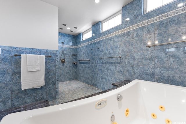 910 Hunakai Street, Honolulu, HI 96816