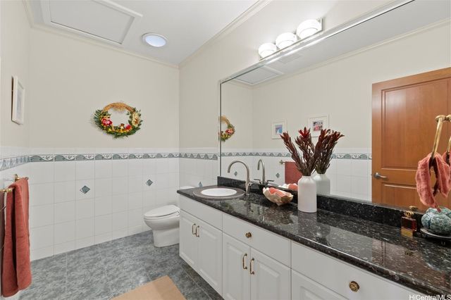 910 Hunakai Street, Honolulu, HI 96816