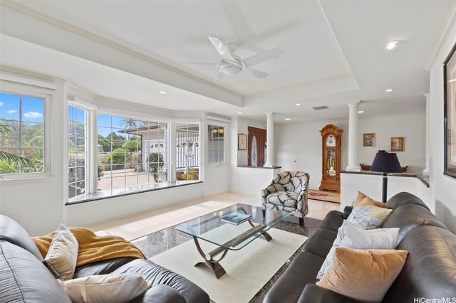 910 Hunakai Street, Honolulu, HI 96816