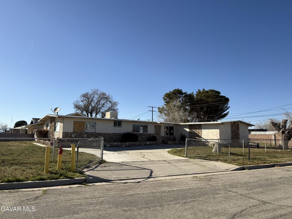 12401 El Mirage Street, Boron, CA 93516