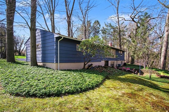 39 Hunters Run, Perinton, NY 14534