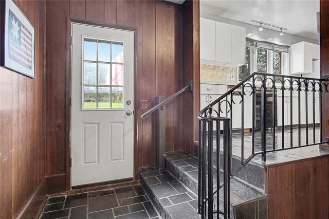 39 Hunters Run, Perinton, NY 14534