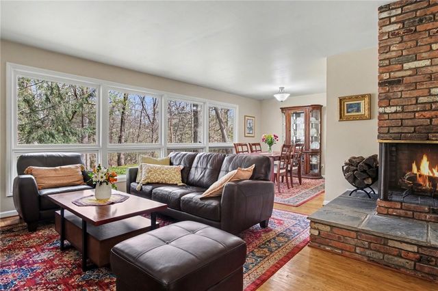 39 Hunters Run, Perinton, NY 14534