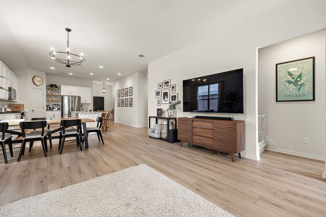 220 Castlefields ST, Hutto, TX 78634